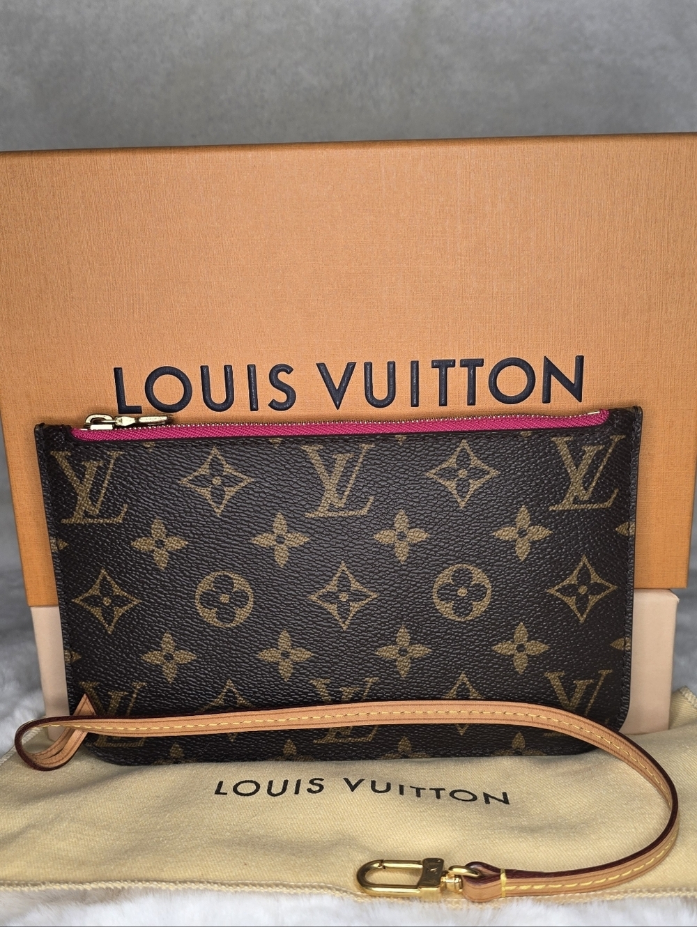 LOUIS VUITTON Monogram Neverfull  PM Pochette Pivoine